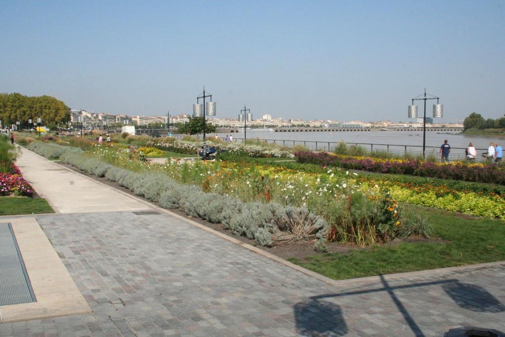 Ausone Beautiful Loft Apartment In Historical Center + Terrace And Parking Бордо Екстериор снимка